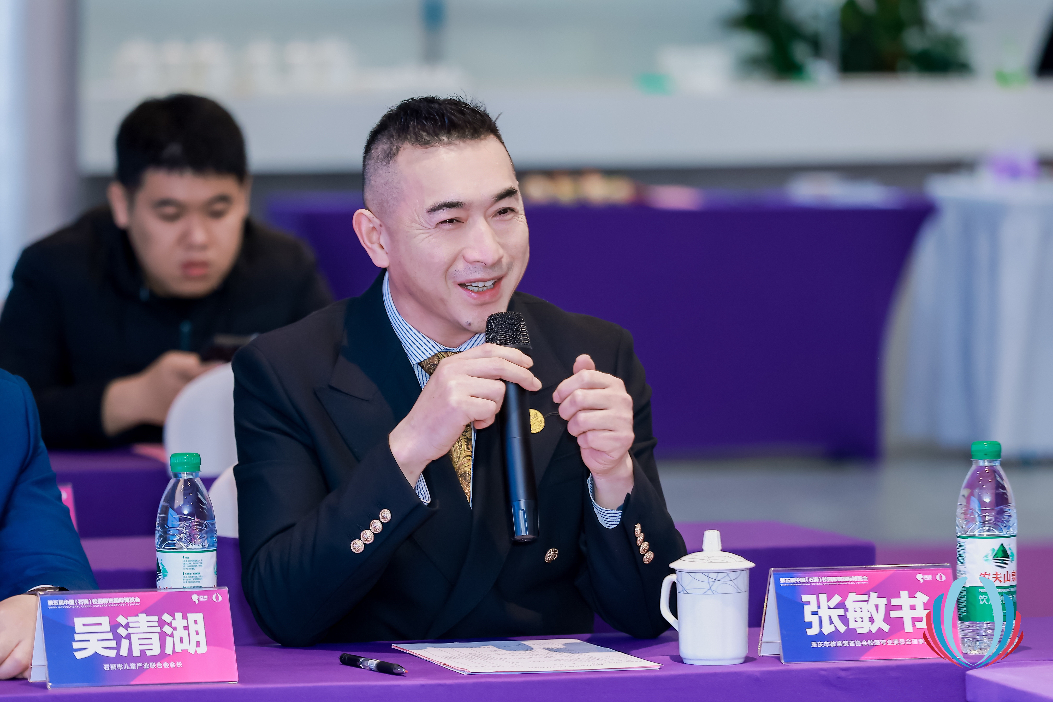 首屆全國(guó)校服行業(yè)商協(xié)會(huì)行業(yè)發(fā)展工作研討會(huì)，立泰集團(tuán)新戰(zhàn)略引關(guān)注-6102-立泰校服定制